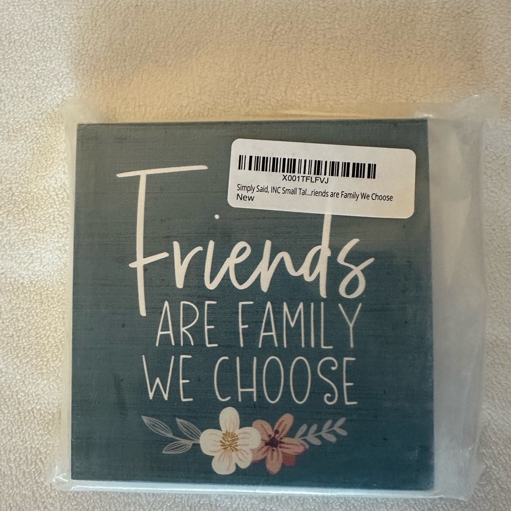 NWT DECORATIVE WOOD SIGN SIMPLY SAID FRIENDS ARE FAMILY WE CHOOSE 5 INCHES X 5 I